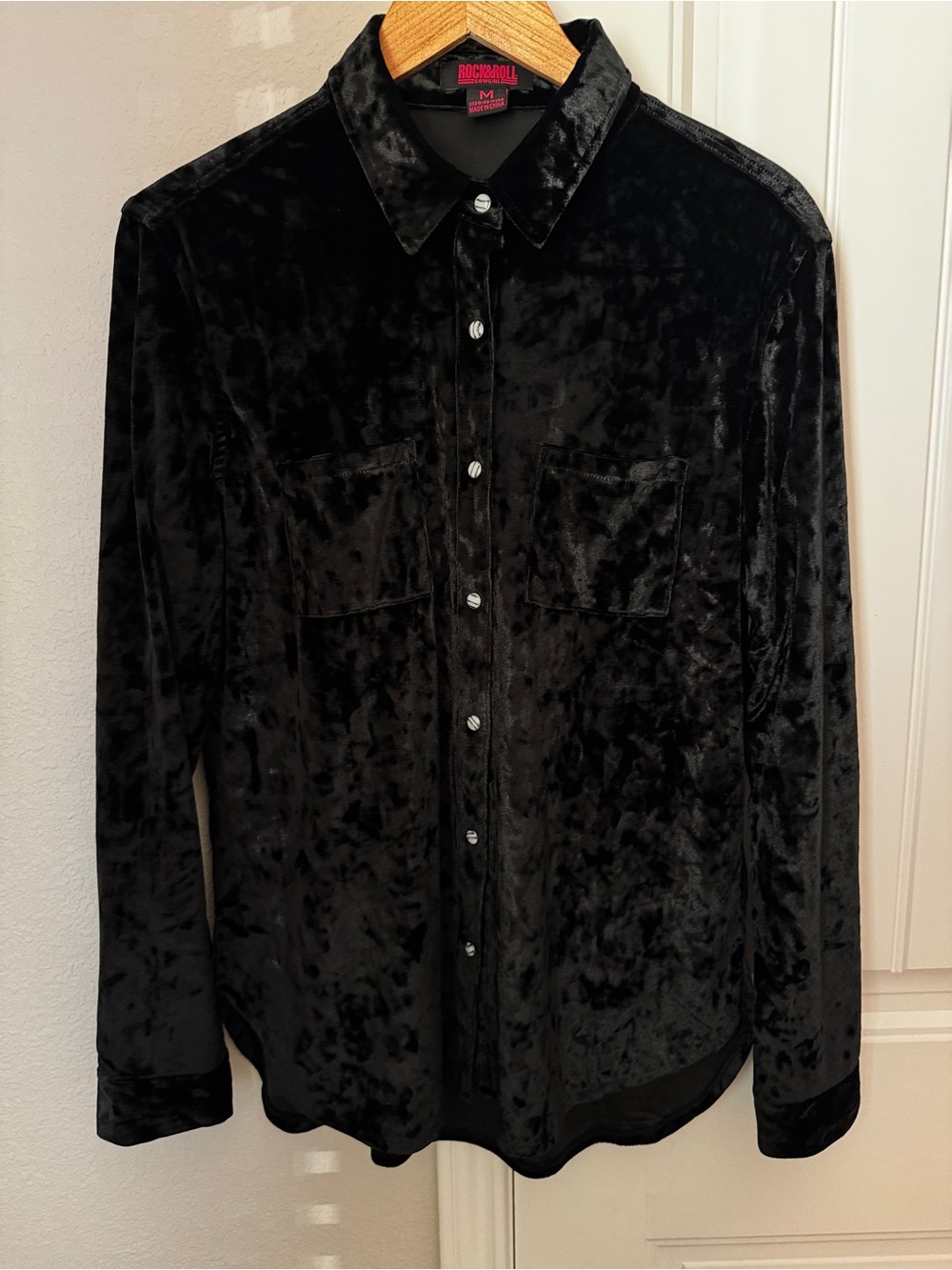 Black Velvet Women’s top size medium pearl snap Button western cowgirl